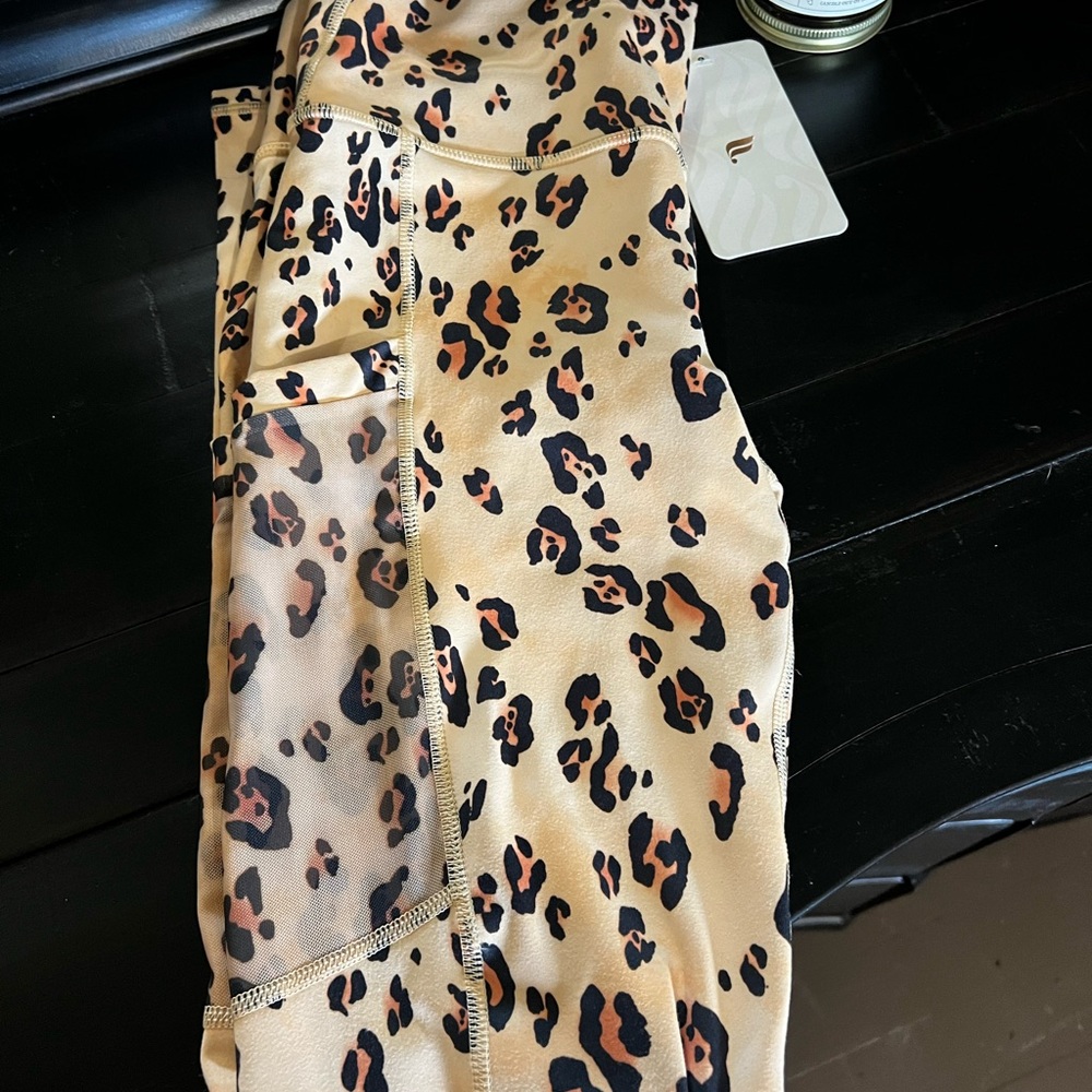 Fabletics Set NWT Leopard Print - Picture 6 of 7